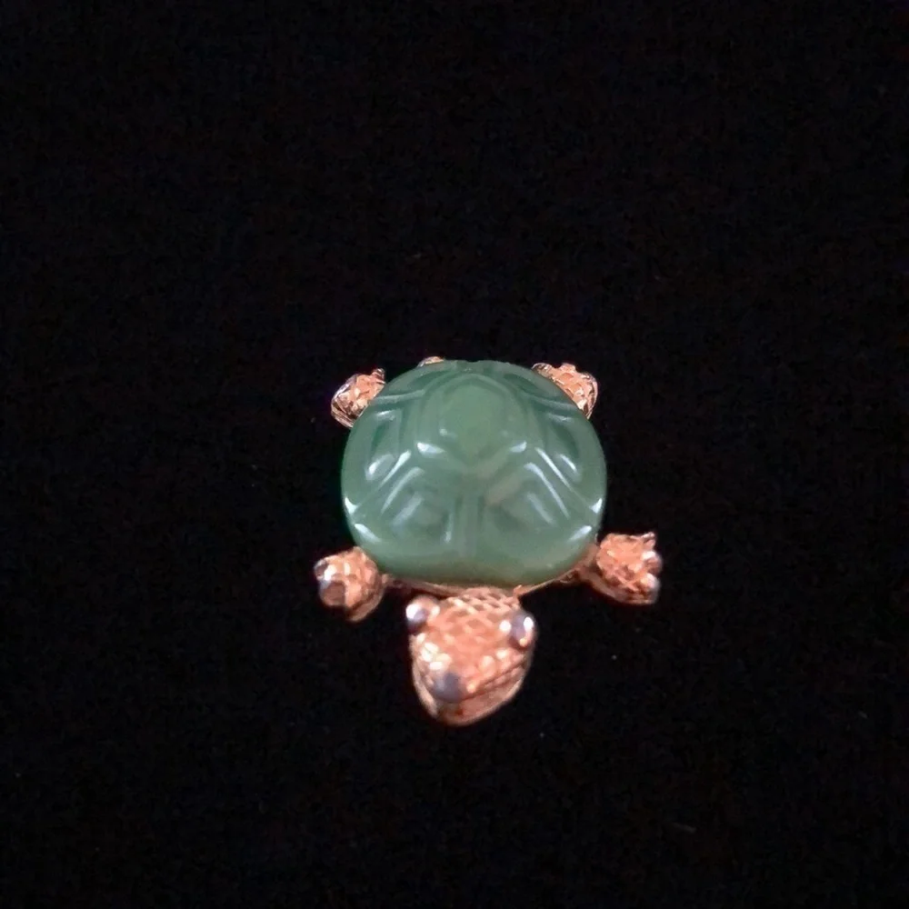 Vintage Crown Trifari Gold Tone Green Lucite Turtle Brooch Pin